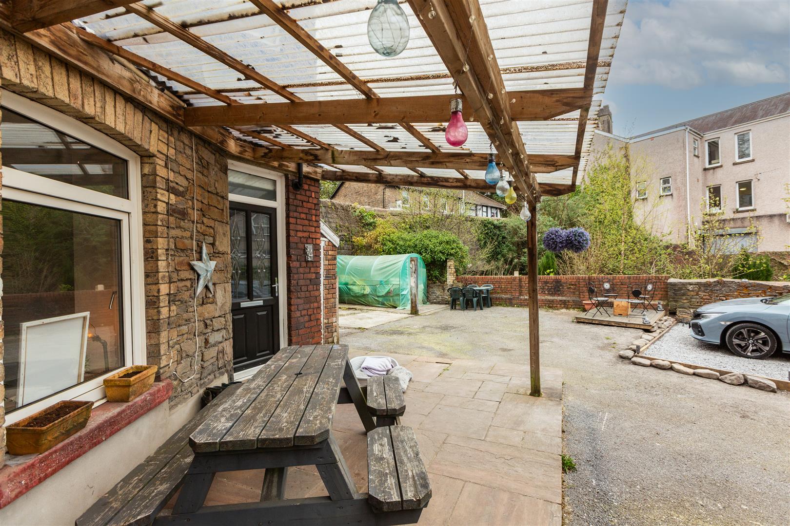 Hebron Road, Clydach, Swansea, SA6 5EJ